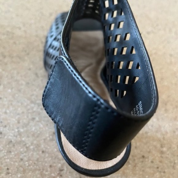 Women's NEW Kim Rogers Black cut out shoes with memory foam - Picture 6 of 9